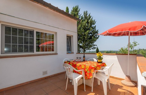 Riparbella Apartment | Apartment 'Ciliegio' with Sea View, Private Terrace and Wi-Fi
