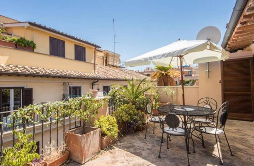 Rione IV Campo Marzio Apartment | Apartment Condotti Terrace