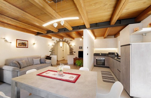 Lillianes Apartment | Apartment "Cucu - 1" with Mountain View, Private Terrace, and Shared Barbecue