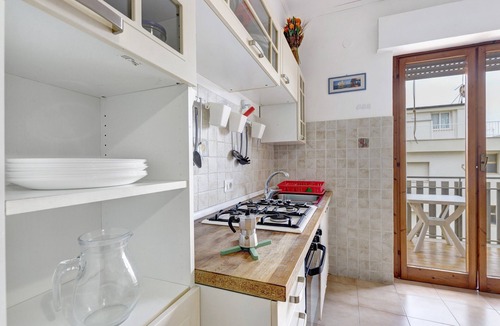 Nettuno Apartment | Apartment 'Due Passi Dalla Spiaggia' with Sea View, Wi-Fi and Air Conditioning