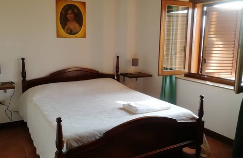 Treia House | apartment for 6 people in Villa Luzi farmhouse