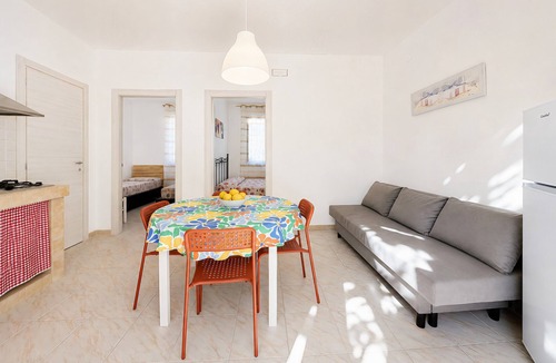 Peschici Apartment | Apartment 'Francesca, Bilo B' with Shared Terrace, Wi-Fi and Air Conditioning