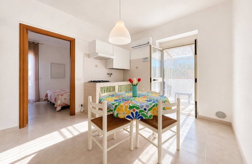 Peschici Apartment | Apartment 'Francesca, Bilo D' with Shared Terrace, Wi-Fi and Air Conditioning