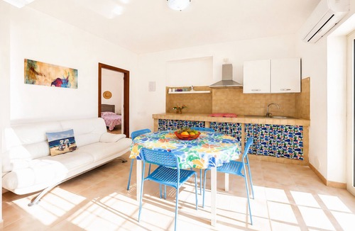Peschici Apartment | Apartment 'Francesca, Trilo D' with Shared Terrace, Wi-Fi and Air Conditioning