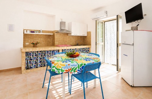 Peschici Apartment | Apartment 'Francesca, Trilo D' with Shared Terrace, Wi-Fi and Air Conditioning