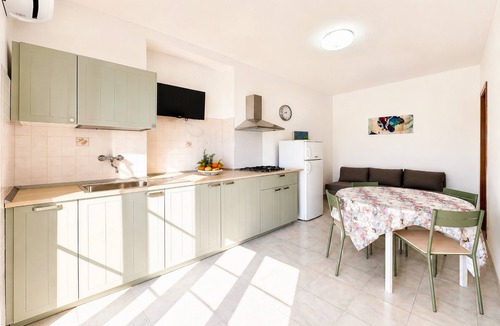 Peschici Apartment | Apartment 'Francesca, Trilo E' with Shared Terrace, Wi-Fi and Air Conditioning