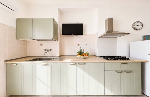 Peschici Apartment | Apartment 'Francesca, Trilo E' with Shared Terrace, Wi-Fi and Air Conditioning