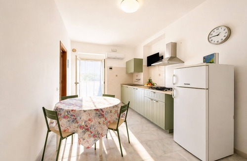 Peschici Apartment | Apartment 'Francesca, Trilo E' with Shared Terrace, Wi-Fi and Air Conditioning