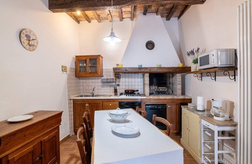 Furlo House | Apartment in Furlo with Saltwater Pool