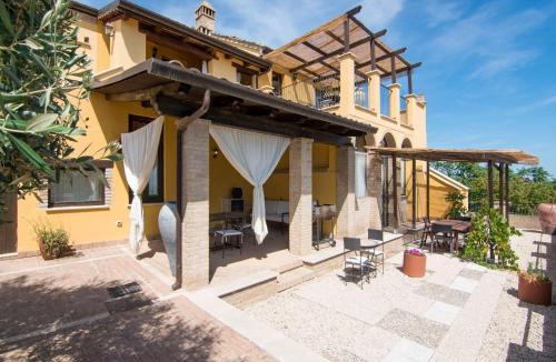 San Savino Apartment | Apartment in Grottammare with Jacuzzi & Garden