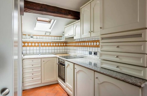 San Babila Apartment | Apartment in Milan with 2 bedrooms sleeps 5