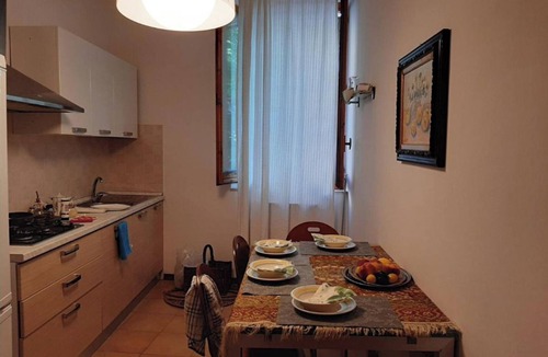Osimo Apartment | Apartment 'In Palazzina d'Epoca' with Air Conditioning