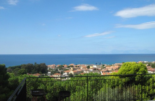 Santa Maria di Castellabate Apartment | Apartment in private villa with splendid sea view and swimming pool