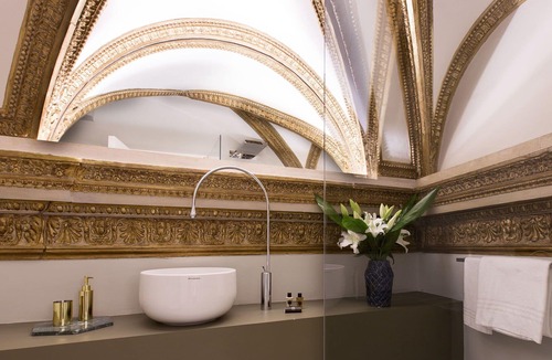 Rione XI Sant'Angelo Apartment | Apartment in Rome with 5 bedrooms sleeps 12