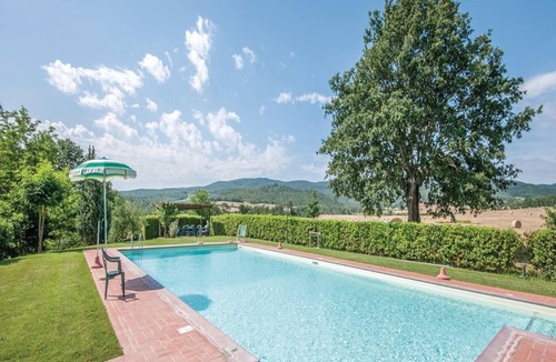 Casole d'Elsa Apartment | Apartment in Tuscany With Pool and Scenic Views