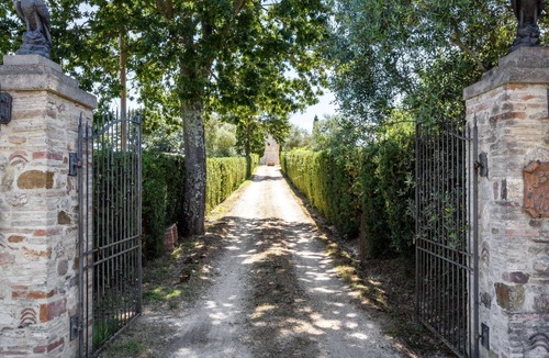 Casole d'Elsa Apartment | Apartment in Tuscany With Pool and Scenic Views