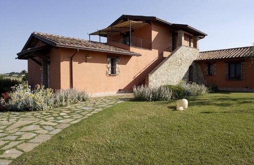 Bettona House | Apartment in Umbria with Infinity Pool Views