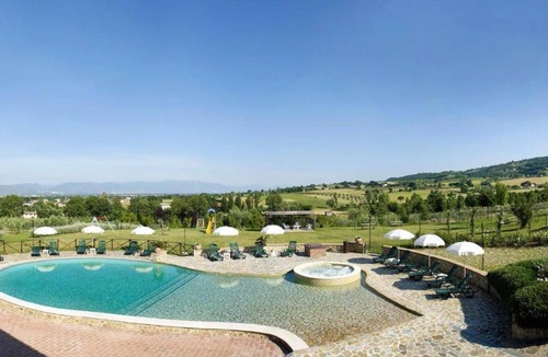 Bettona House | Apartment in Umbria with Infinity Pool Views