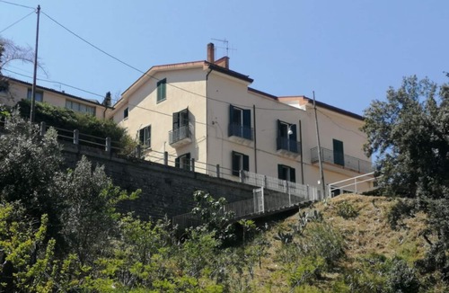 Agropoli Apartment | Apartment in villa on beach in greenery, in center