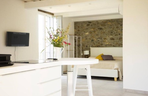 Ascea Apartment | Apartment in villa with pool in Cilento, Ascea Casolare Centoulivi