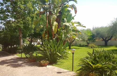 Briatico Apartment | Apartment in Villa with large Garden - 5 min from the sea -15 from Tropea
