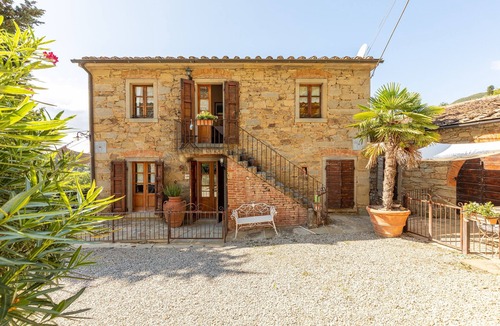 Castiglion Fiorentino Apartment | Apartment 'Cipresso-Borgo Dolci Colline Resort' with Shared Pool, Wi-Fi & Air Conditioning