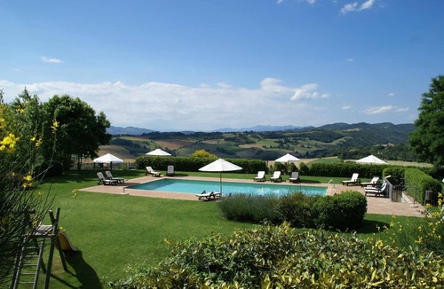 Montone Apartment | Apartment in Montone with Pool & Garden