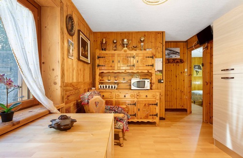 Coveyrand-Vieu Apartment | Apartment 'Casa Vacanza Famiglia Belli' with Mountain View