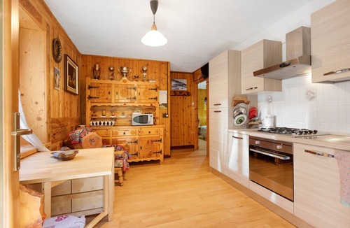 Coveyrand-Vieu Apartment | Apartment 'Casa Vacanza Famiglia Belli' with Mountain View