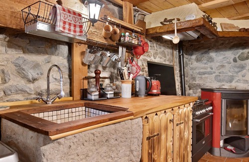 Saint-Rhemy-en-Bosses Apartment | Apartment 'La Taverna Dei Due Gufi' with Mountain View, Balcony and Wi-Fi