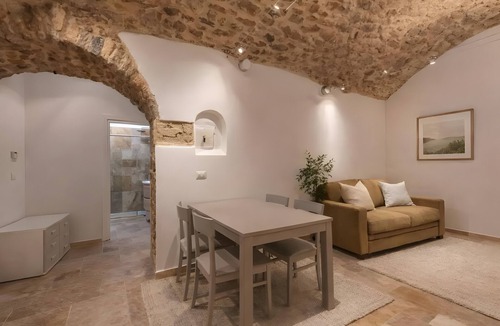SantʼAgata di Puglia Apartment | Apartment 'Tena - Arco Pronti' with Mountain View, Wi-Fi and Air Conditioning