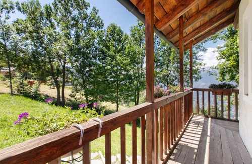Gressan Apartment | Apartment 'L'abri' with Mountain Views, Shared Garden, and Wi-Fi