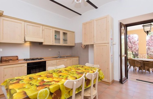 Piane di Collevecchio Apartment | Apartment L'acacia in Collevecchio - 5 persons, 2 bedrooms