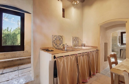 Bisceglie Apartment | Apartment 'L'ulivo' with Shared Terrace, Private Garden and Wi-Fi
