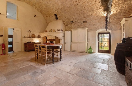 Bisceglie Apartment | Apartment 'L'ulivo' with Shared Terrace, Private Garden and Wi-Fi