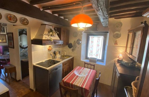 Santa Fiora Apartment | Apartment 'La Casa Di Falstaff' with Mountain View, Balcony and Wi-Fi
