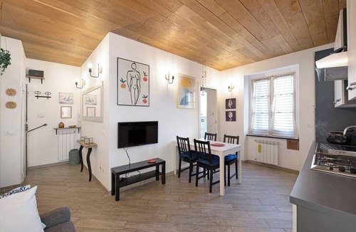 San Fruttuoso Apartment | Apartment "La Casa del Sole nel Borgo" with Balcony & Wi-Fi