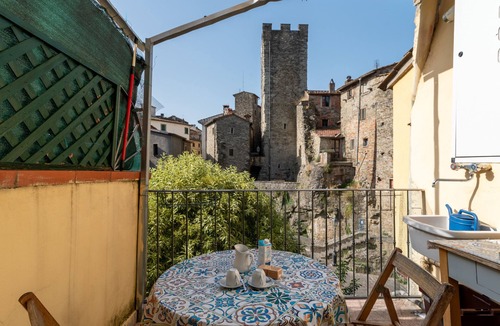 Subbiano Apartment | Apartment "La Finestra sul Fiume" with Private Terrace