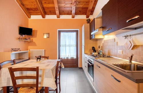 Bionaz Apartment | Apartment 'La Genzianella' with Lake View, Balcony and Wi-Fi