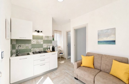 Mattinata Apartment | Apartment 'Le Case Di Chri' with Wi-Fi and Air Conditioning
