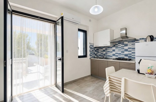 Mattinata Apartment | Apartment 'Le Case Di Chri' with Wi-Fi and Air Conditioning