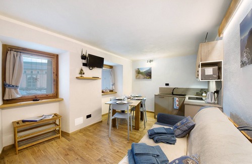 Maen Apartment | Apartment 'Le Cervin' with Balcony and Wi-Fi