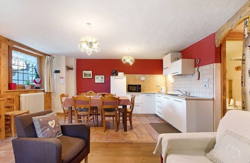 Gressan Apartment | Apartment 'Lo Pilio' with Shared Terrace, Shared Garden and Wi-Fi