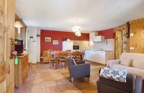 Gressan Apartment | Apartment 'Lo Pilio' with Shared Terrace, Shared Garden and Wi-Fi