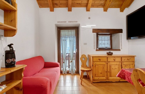 Sarre Apartment | Apartment 'Ma Petite Maison' with Mountain View and Balcony