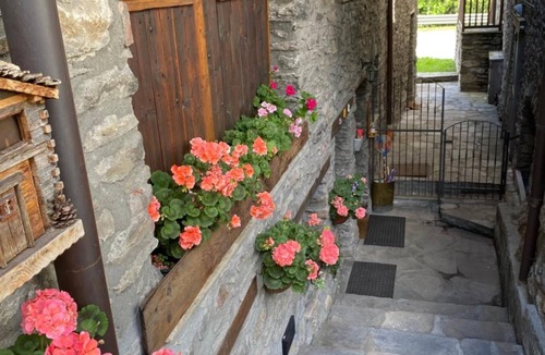 Pre-Saint-Didier Apartment | Apartment 'Maribel' with Shared Terrace and Wi-Fi