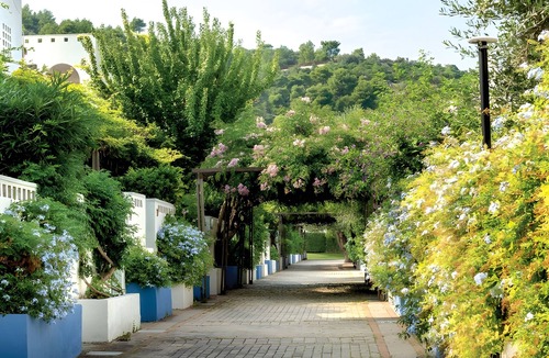 Peschici Apartment | Apartment 'Maritalia 6' with Private Terrace, Private Garden and Air Conditioning