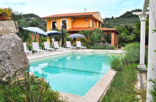 Itri Apartment | Apartment Meridiana Dolmen in Itri - 6 persons, 3 bedrooms
