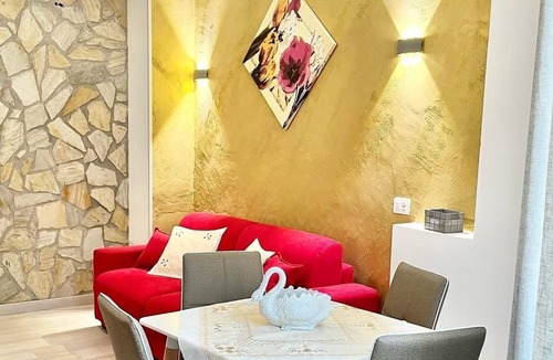 Scalea Apartment | Apartment "Minu' House - Gold Room 2" with Shared Garden & Wi-Fi