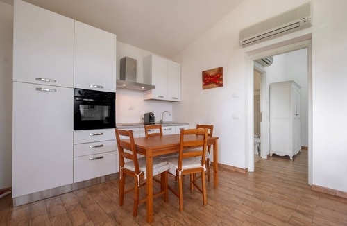 Manciano Apartment | Apartment 'Mirto' with Shared Pool, Wi-Fi and Air Conditioning